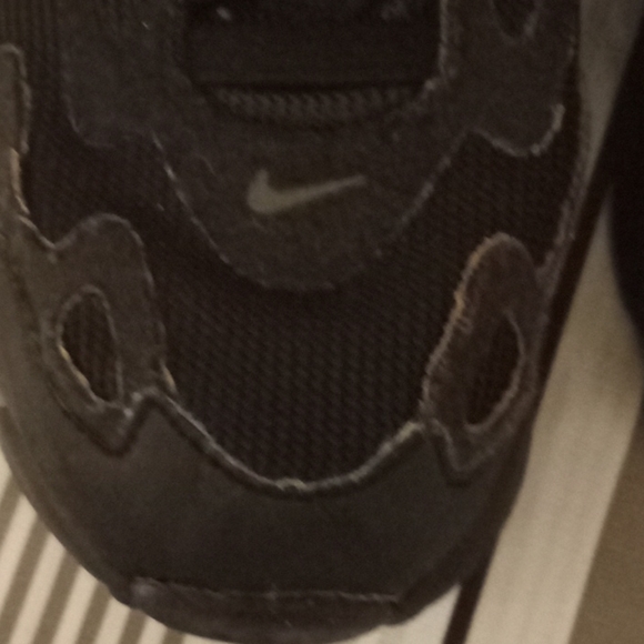 Sneaker Bundle  Nike Air max 200 toddler & Rebok Runner - Picture 2 of 13